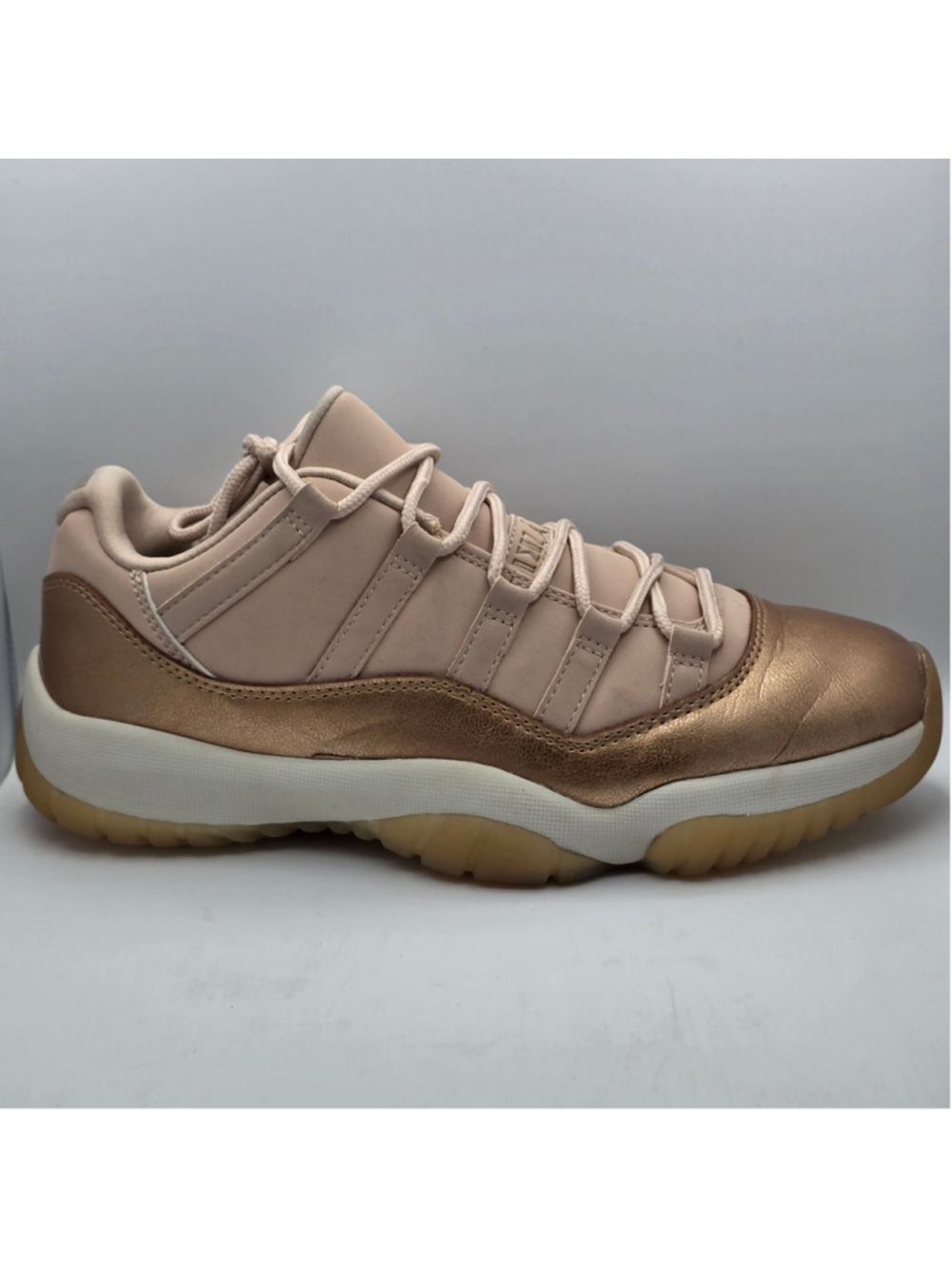Women's Jordan Air Jordan 11 Low Sneakers in Beige and Bronze 8w